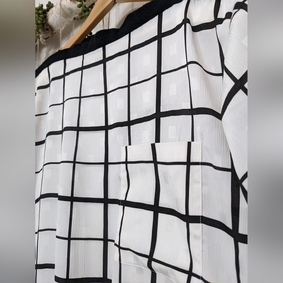 Vintage Liz Claiborne wide neck grid blouse with pocket - Picture 3 of 5